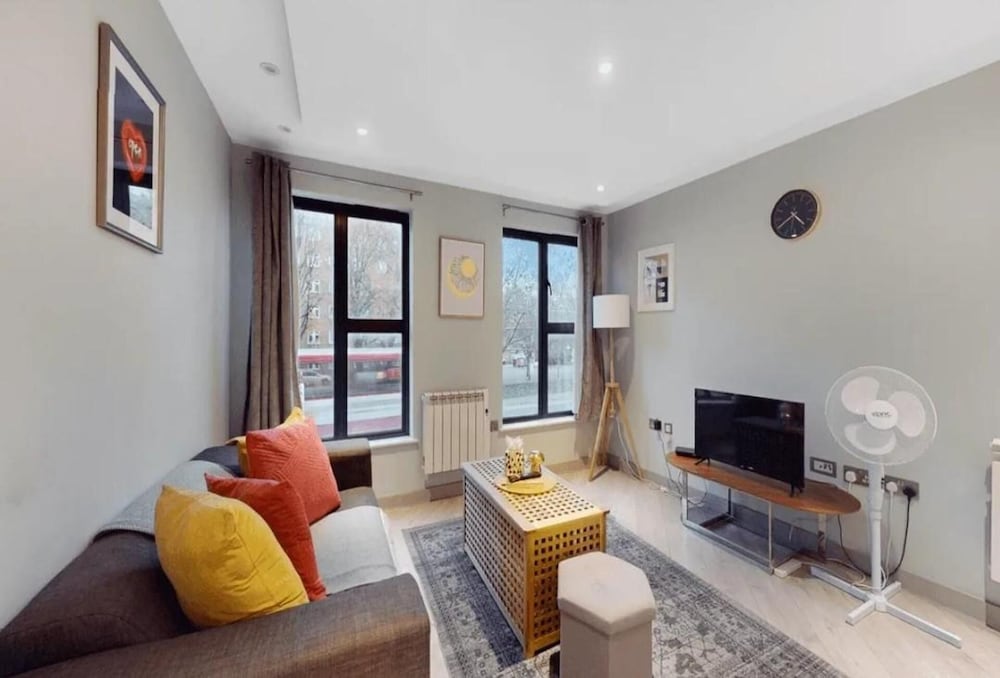 Modern, Central East London City Apartment
