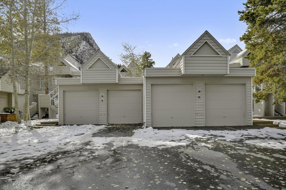 River Glen  106c 2 Bedroom Condo by RedAwning