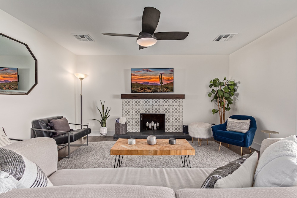 Greenway Getaway - Private Pool - North Scottsdale