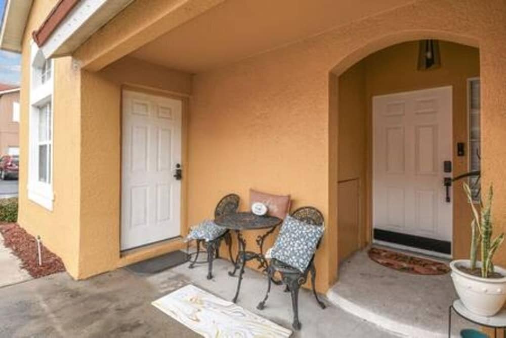 Lake Berkley 4BR Villa - Near Disney & Pool