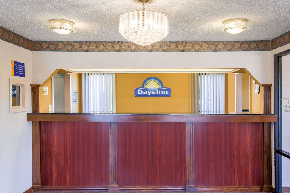 Days Inn by Wyndham Picayune view 2