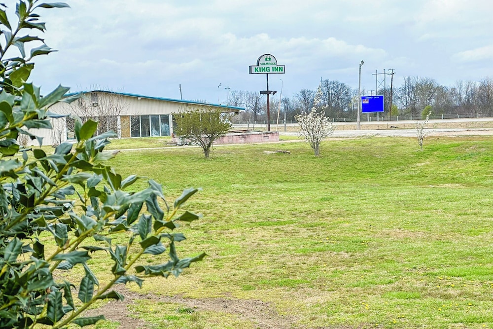 Shamrock Kings Inn By Oyo Marked Tree I-555