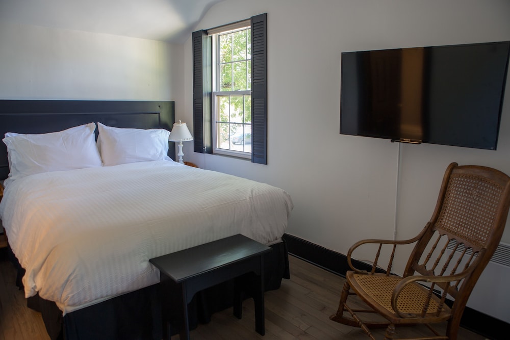 The Little Inn of Bayfield