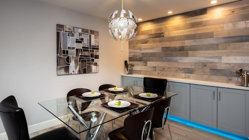Ultra Modern Old Town Scottsdale 3 Bedroom!