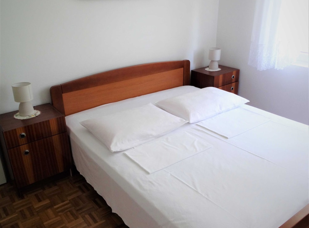 Airy Crikvenica Apartment With Terrace Close to Beach