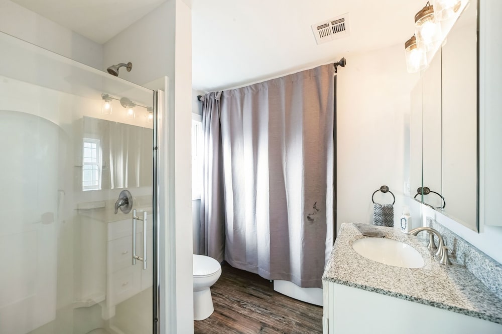Cozy 3-br Retreat, Four Blocks To Beach & Boardwalk 3 Bedroom Home