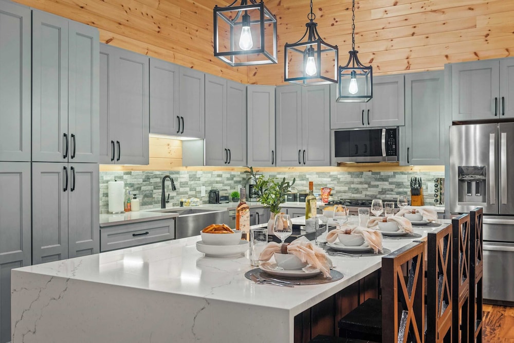 Grand Timber by Avantstay Indoor Pool, Sports Court, Game Room, & More!