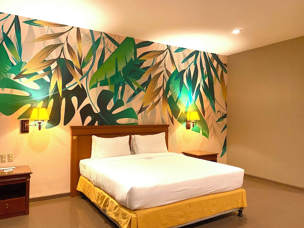 HOTEL GOLDEN SEASON
