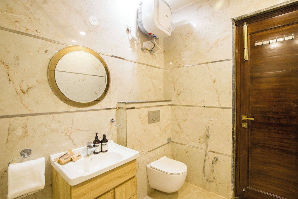 ELIVAAS Ivory Estate Pet-friendly Farm