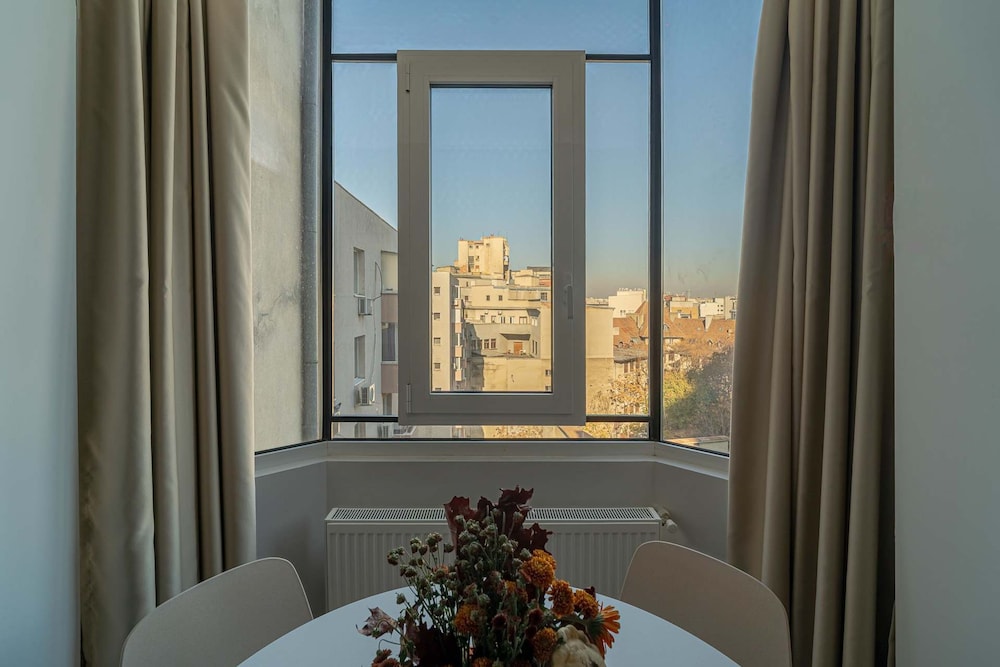 Charming 2BR Apartment - Steps to Romanian Athenaeum