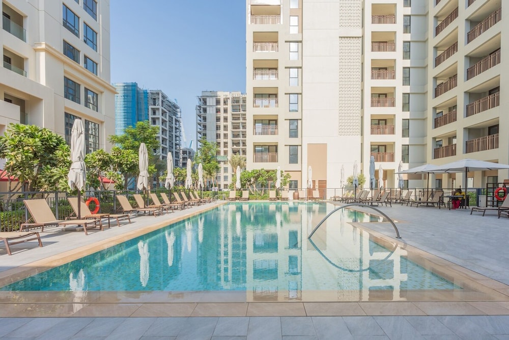 Peaceful 4-bedroom Bright Kitchen Space in Dubai Creek Harbour