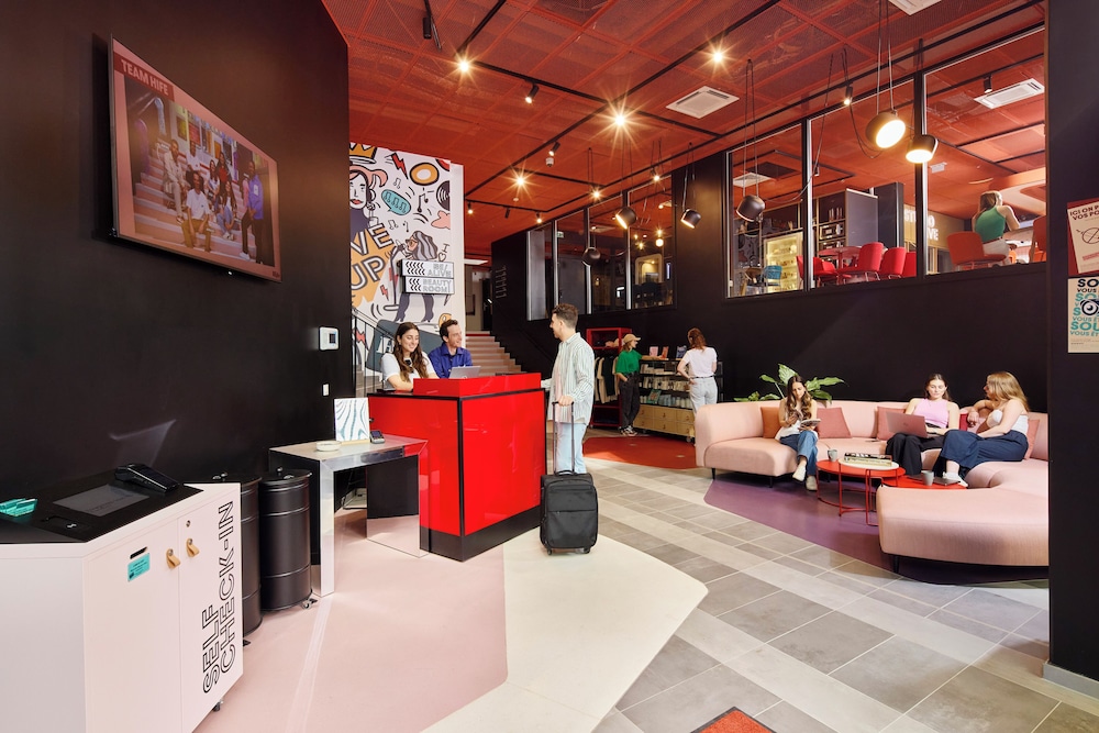Lobby & Reception