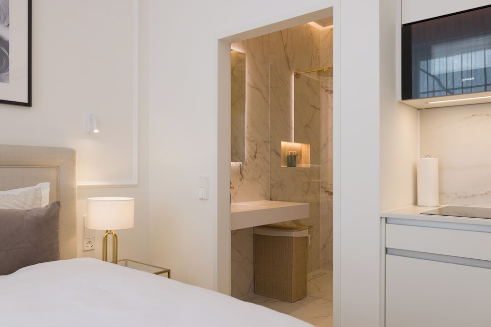RAFAEL KAISER - Signature Apartments