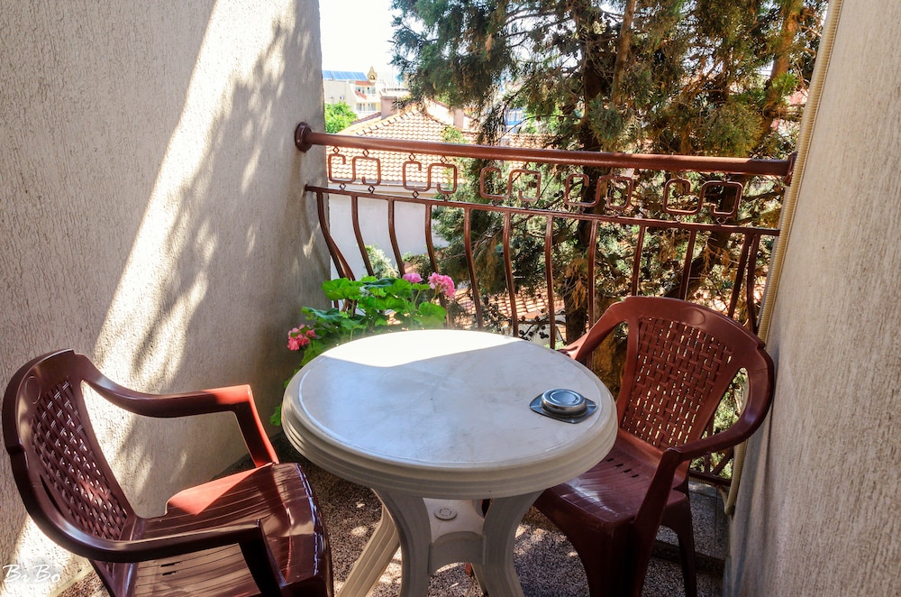 Dom Mladenovi B&B