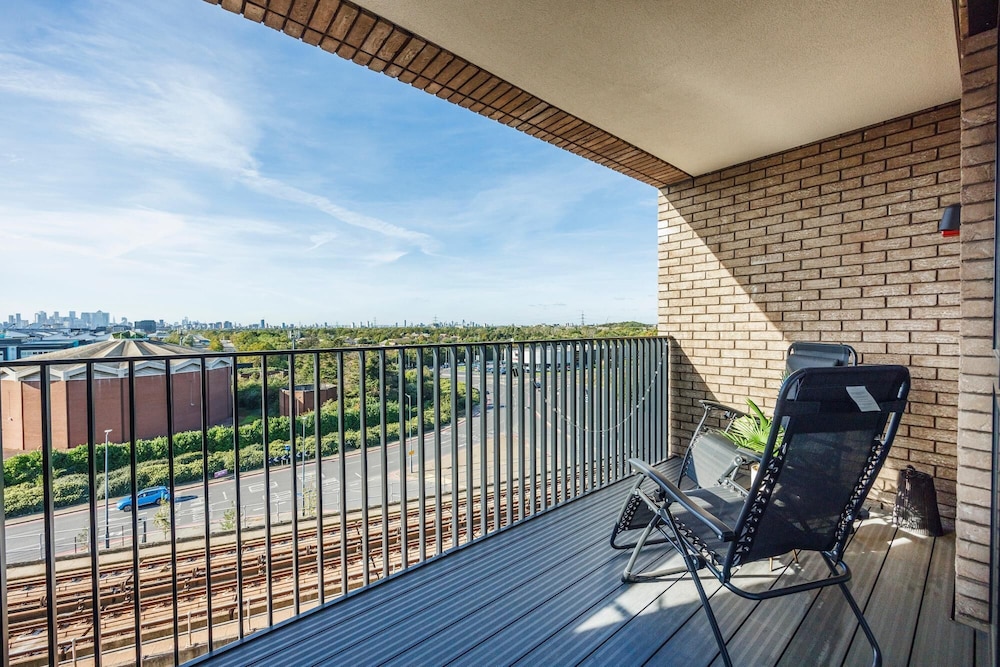 Newly Built 2 Bed Apartment By London City Airport