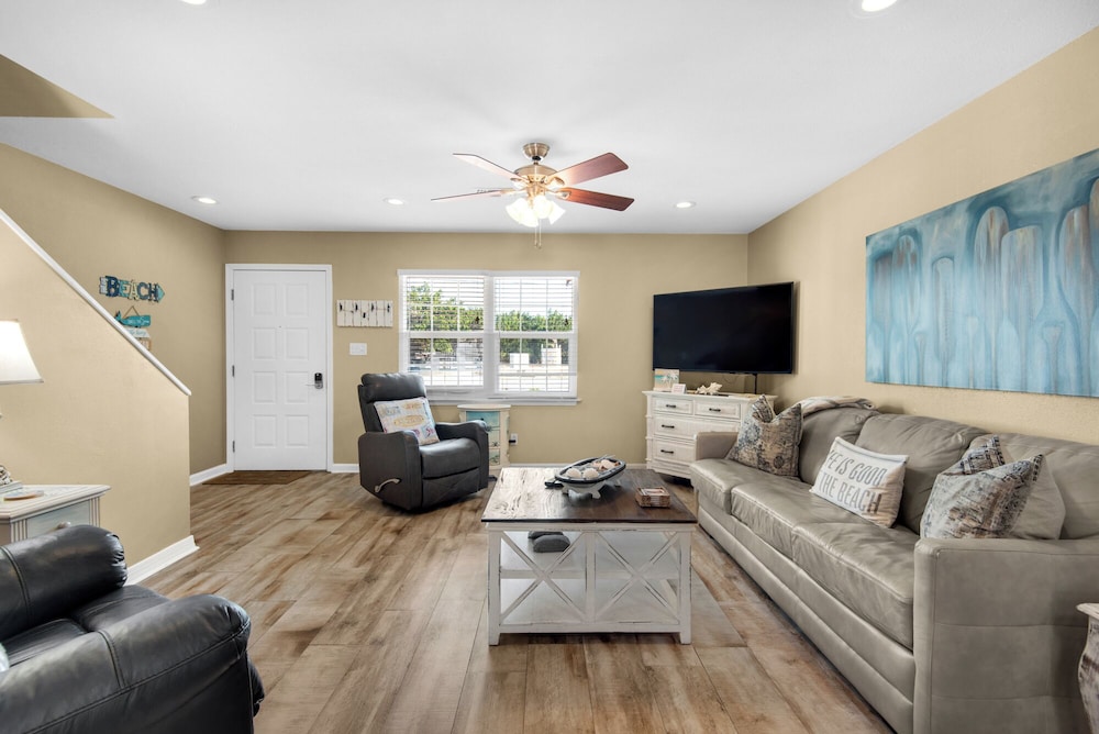 Woodland Shores 37: Steps to Beach, 2 Pools + Free Attraction Tickets!