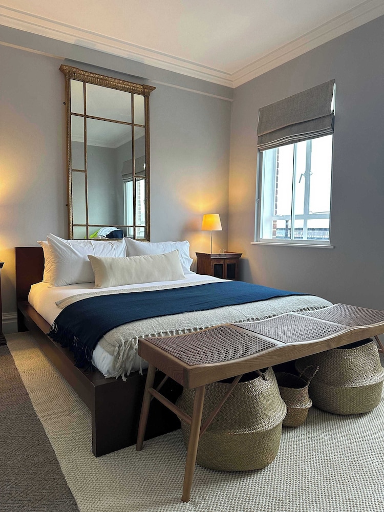 Large 1 Bedroom Apartment - Chelsea