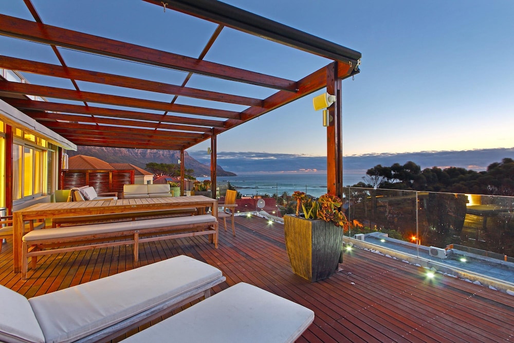 Sea View 3bed Apt w Pool Near Beaches Glen Sunsets