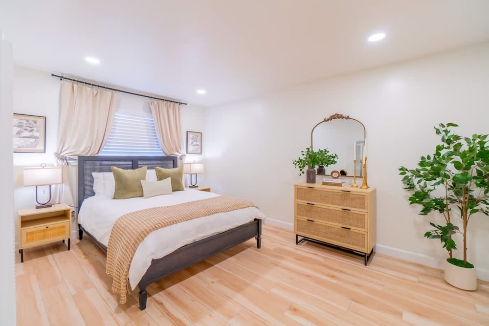 Luxe Loft - UNR Pet Friendly