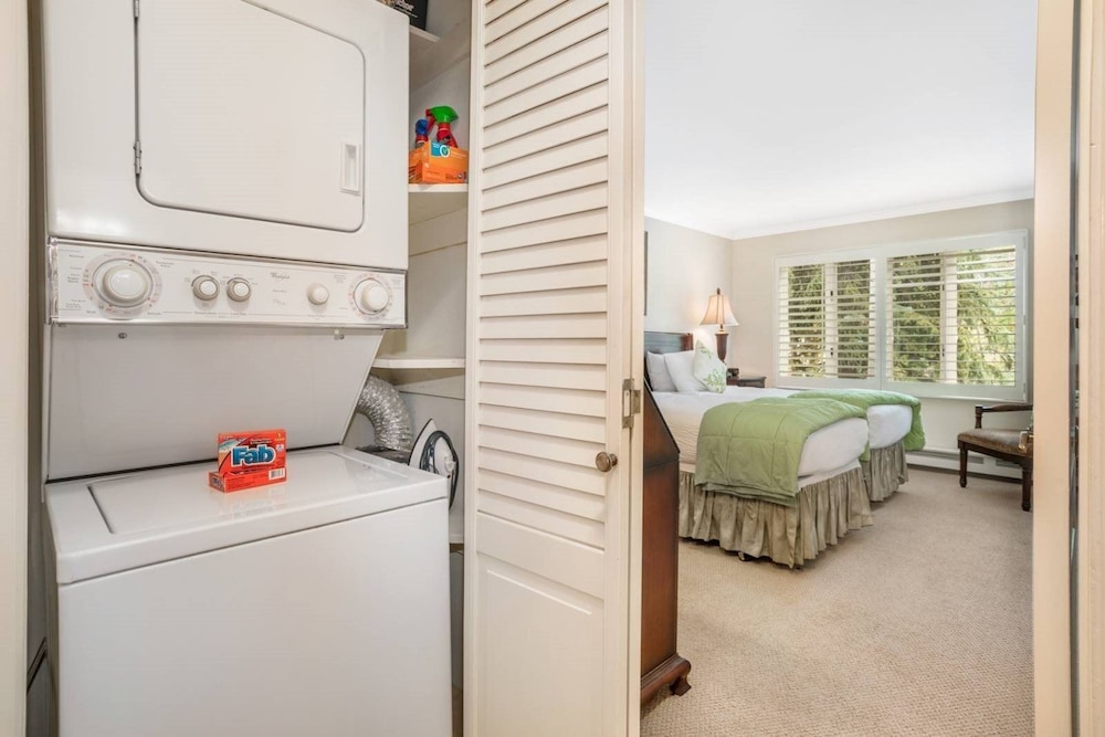 Convenient 2 Bedroom Condo in Vail Near Golden Peak Lift - Walk to Shops, Skiing & More