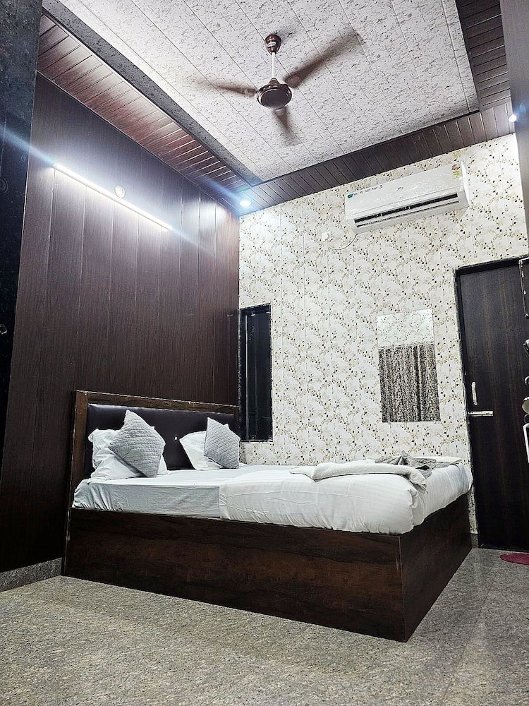 Shree Kalyan Palace
