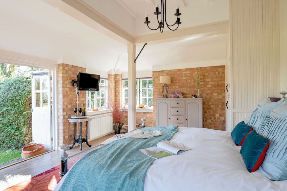 Old Mill Lodge I By Huluki Sussex Stays