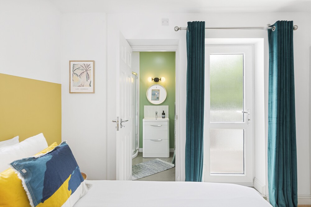 84A Albany Road view 2