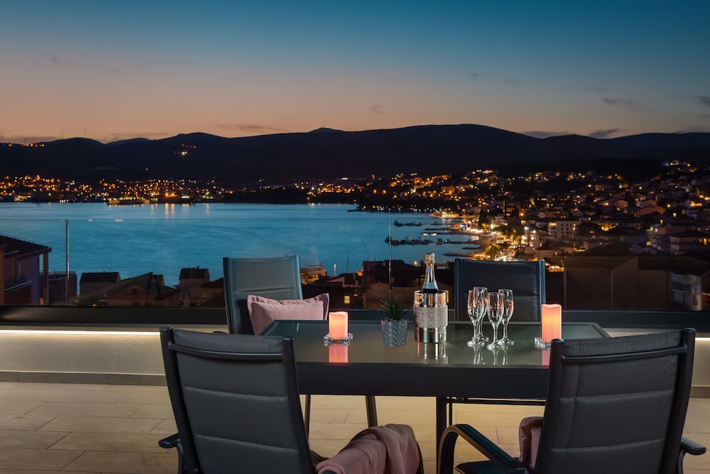 Luxury Apartment Dreams in Okrug With Swimming Pool sea View Wifi Parking view 3