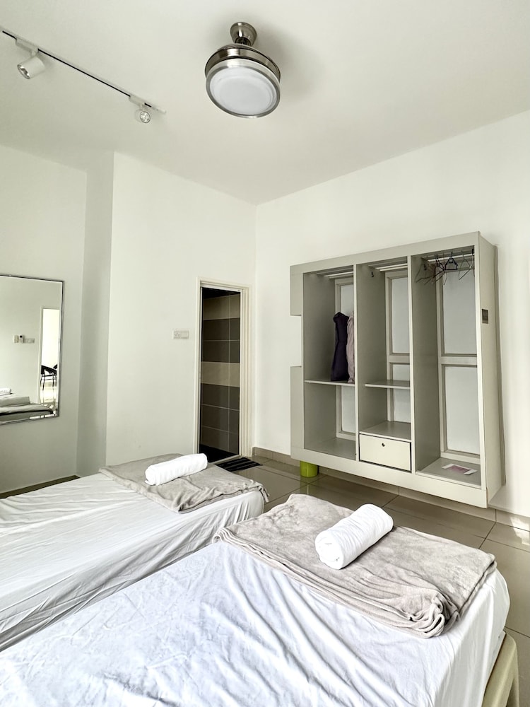 Lux Desaru Villa