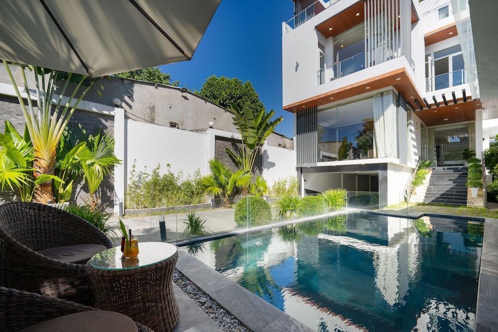 T P Pool Villa view 5
