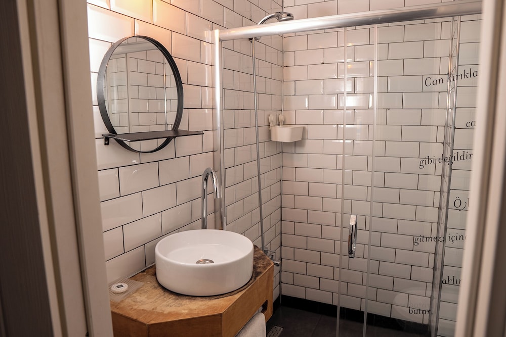 Hot Budget - Image 42