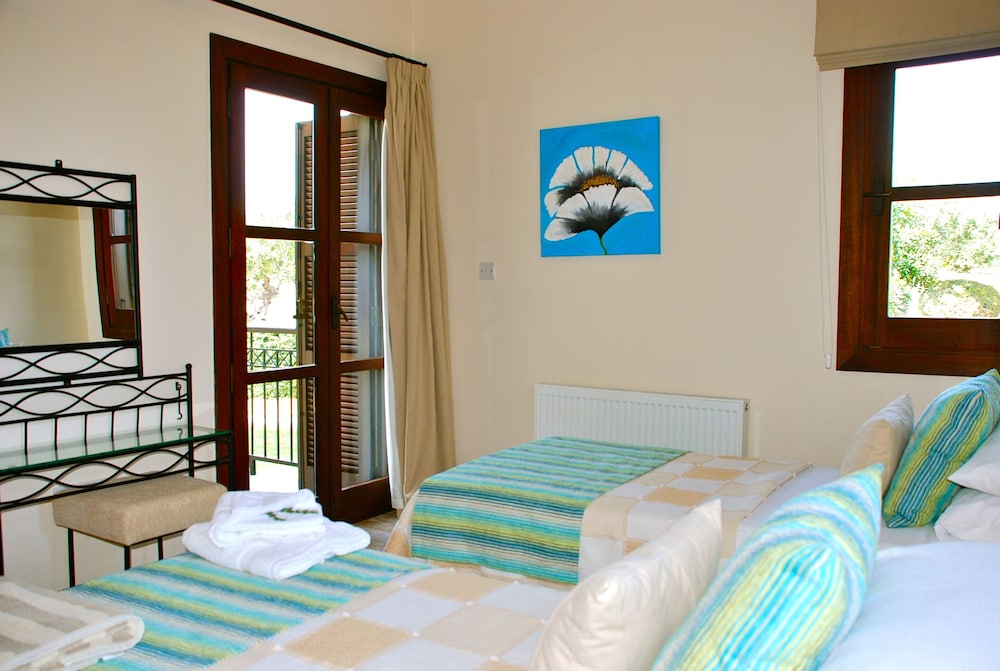 Villa 81 - Paparouna view 3