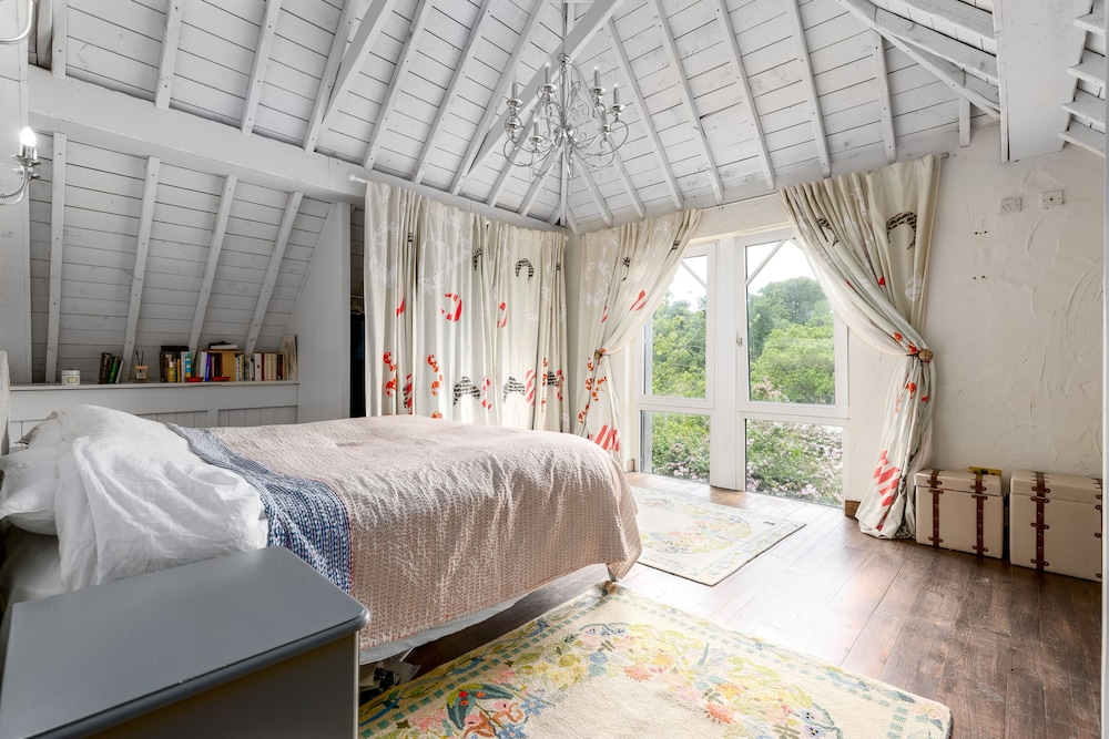 Luxury Chilterns Hideaway, Easy Access to London view 2