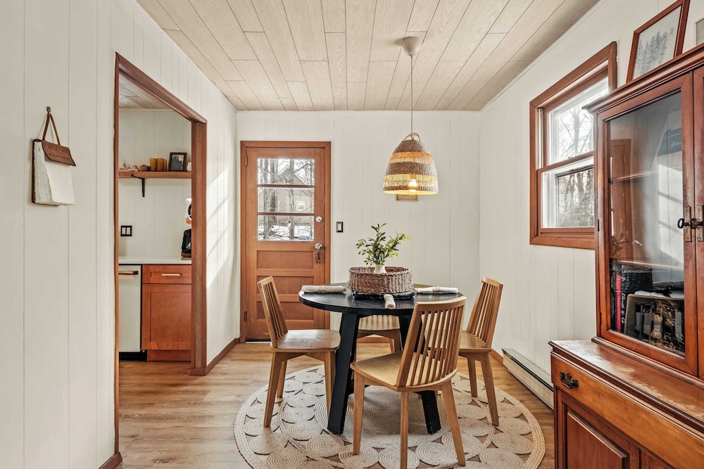 The Pines Cozy Arrowhead Lake Escape With Pools and Outdoor Adventures