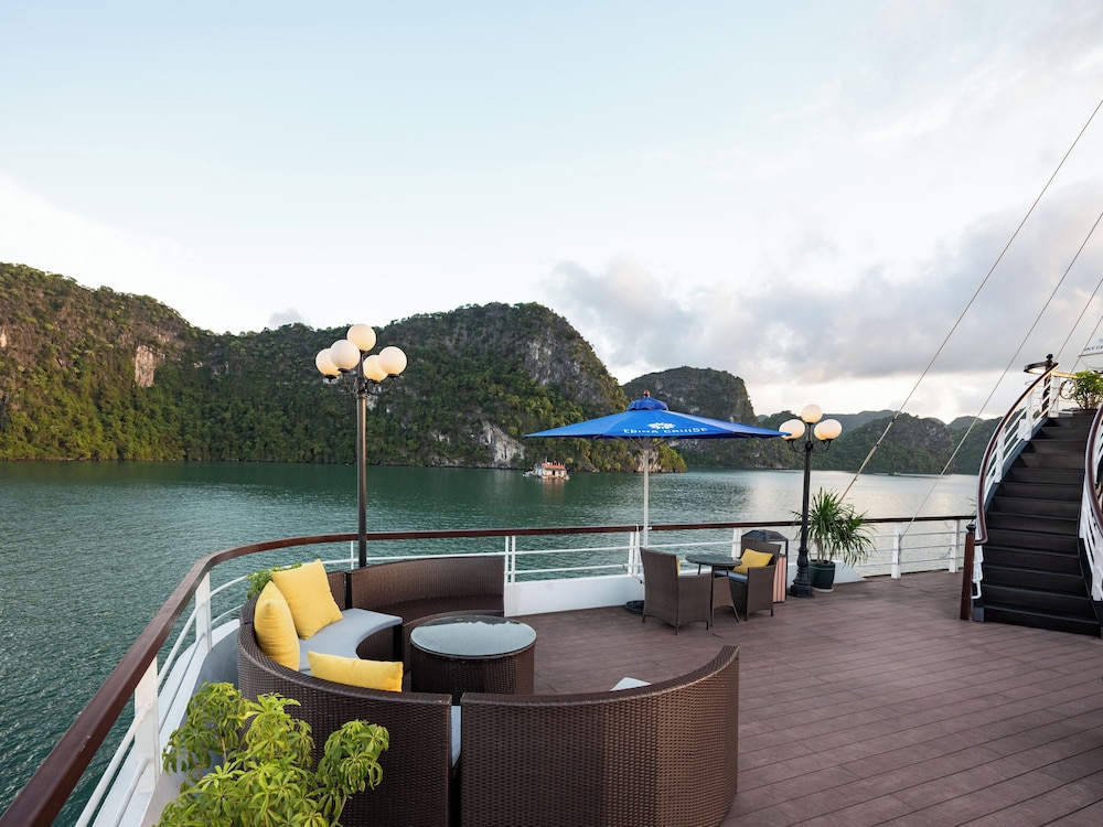 Rosa Boutique Cruise
