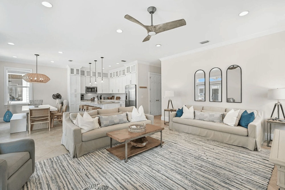 Walk to Seacrest Beach, Resort Pool Modern 3bdr Free Wheelin by Avantstay