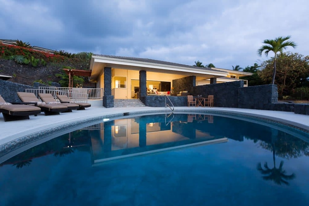 Gated Keauhou Residences w Ocean Views Pool