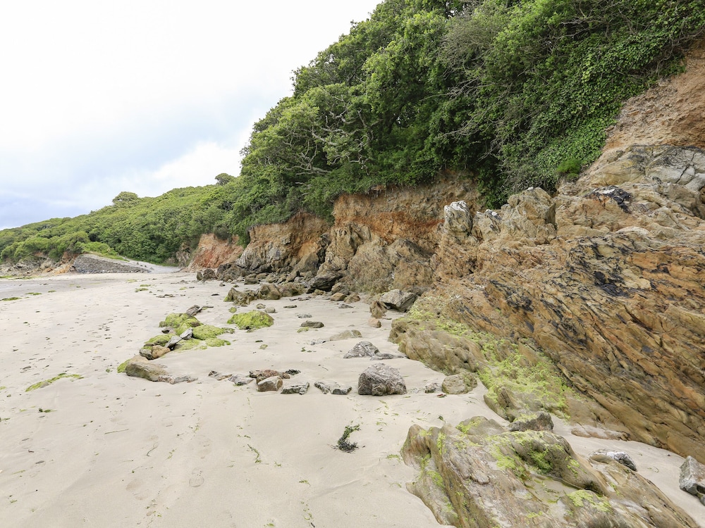 3 Rock Cottages