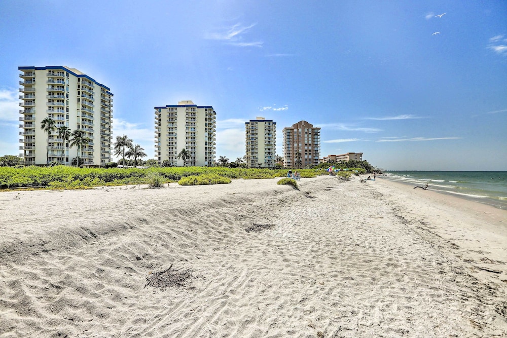 Beachfront Condo w/ Bay View in Fort Myers Beach!