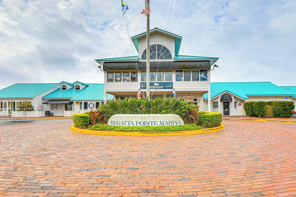 Manatee River Views: Palmetto Paradise w/ Fire Pit