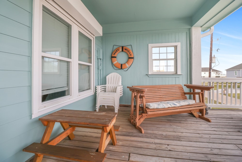 Out Of The Blue 5 Bedroom Home by RedAwning