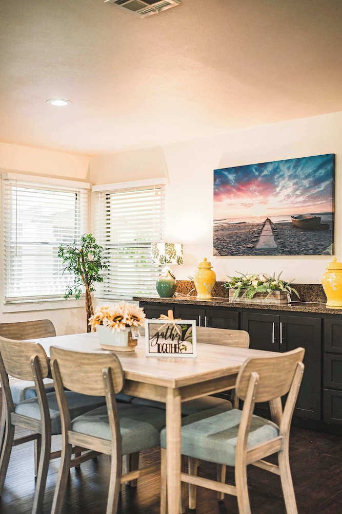 Spacious Retreat w Large Kitchen & Outdoor Patio