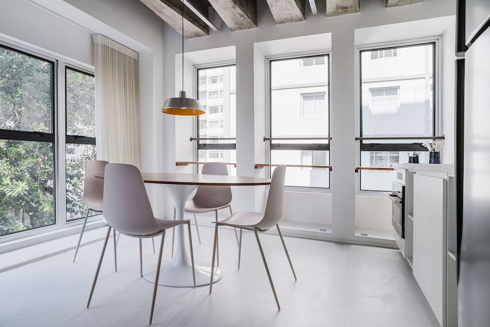 Eugenio Retreat Stylish 2 BR in Sao Paulo