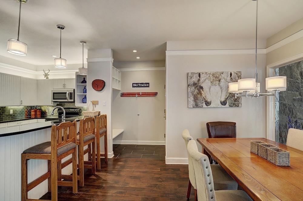 2721 Chateaux DMont by RedAwning