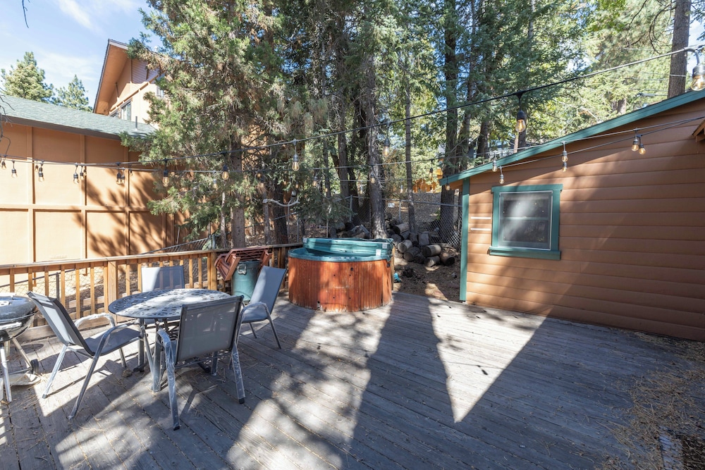 True Big Bear Lake Cabin with jacuzzi