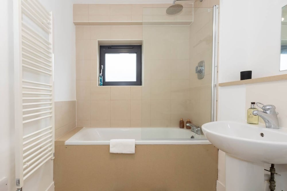 Lovely 1 Bedroom Flat Overlooking Canal in Hackney