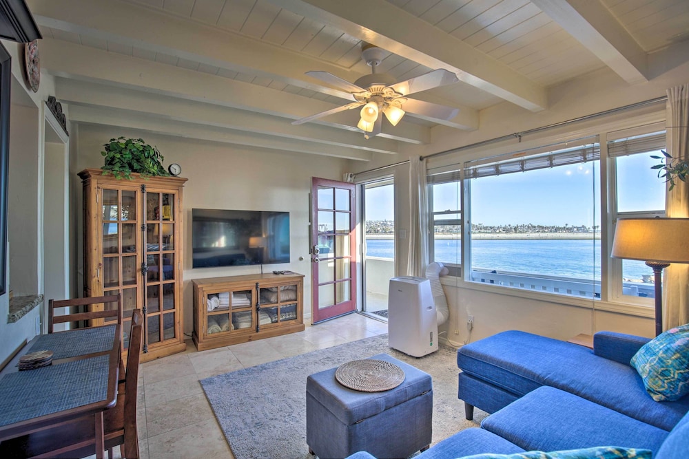 San Diego Hub w/ Bay Views - 1 Block to Beach!