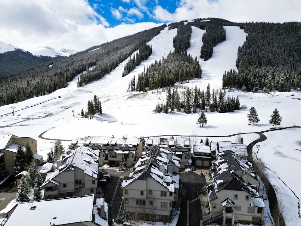 Summit County Vacations - Newly Renovated, Slope-Side Walk-In Walk-Out, Top Floor, Views of Ten Mile Range - ER4 by Redawning - Property Image 18