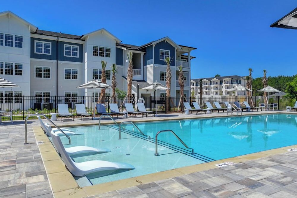 Luxurious Apartments - Pool Gym Bikes