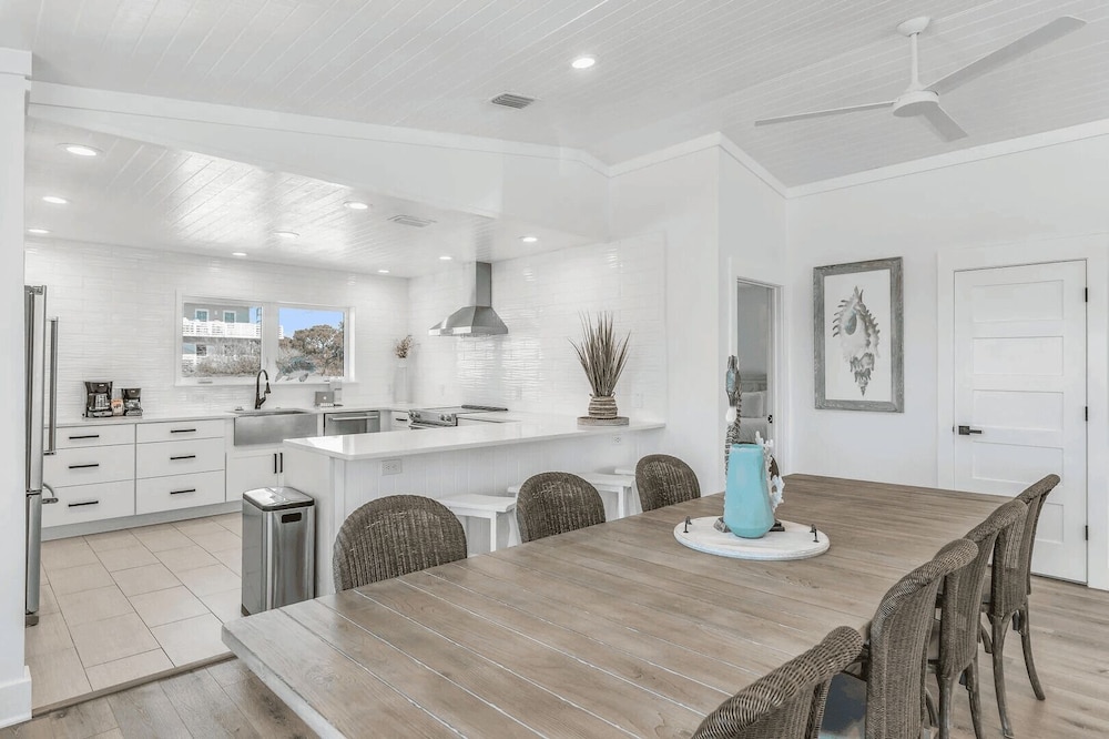 30A Beach Music by Avantstay Pool w/ Gulf Views Golf Cart